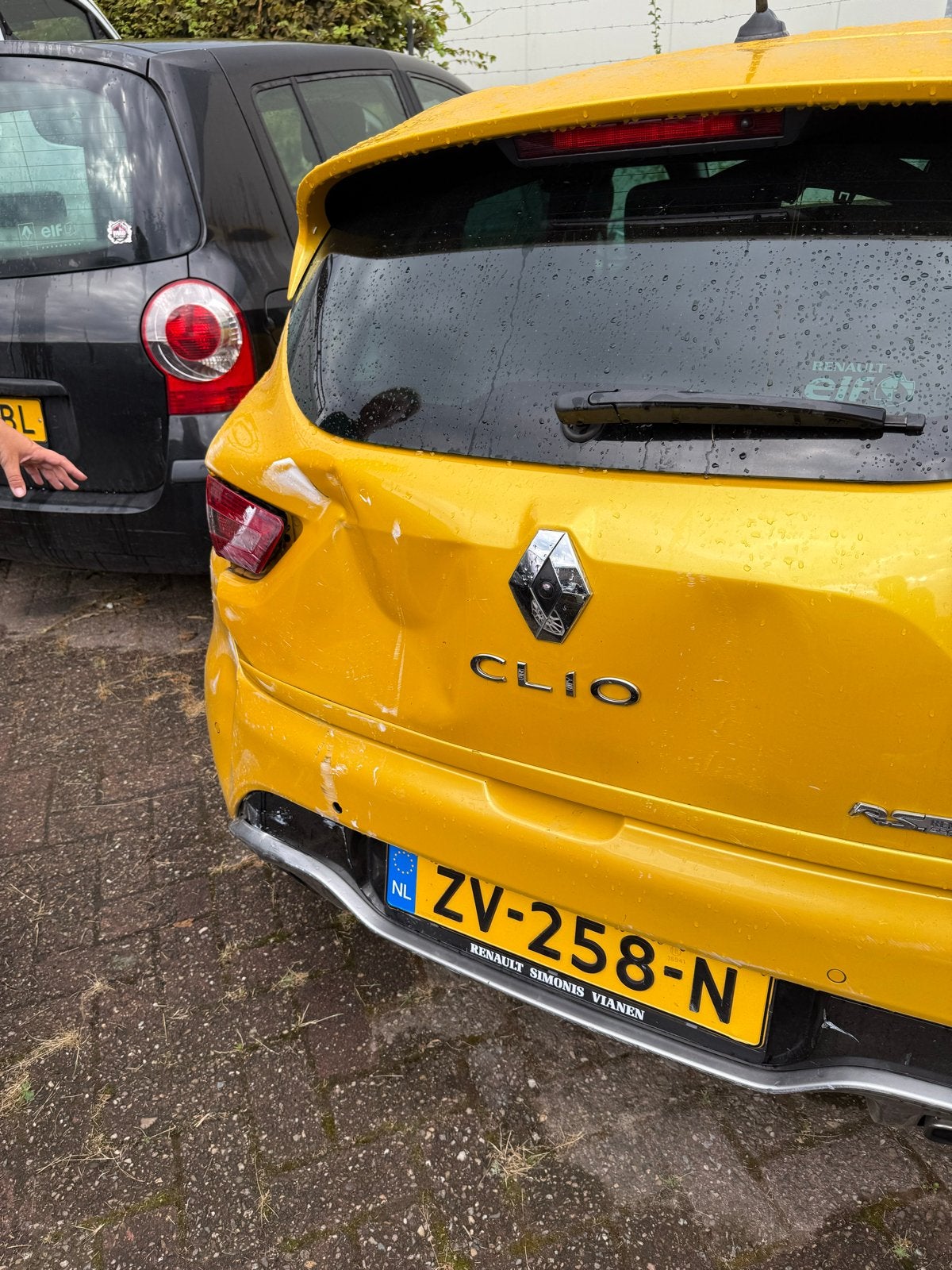 Renault Clio 1.6 RS Turbo 147KW 5-DRS AUT 2014 Geel, Auto's, 1618 cc, 4 cilinders, Geel, Particulier