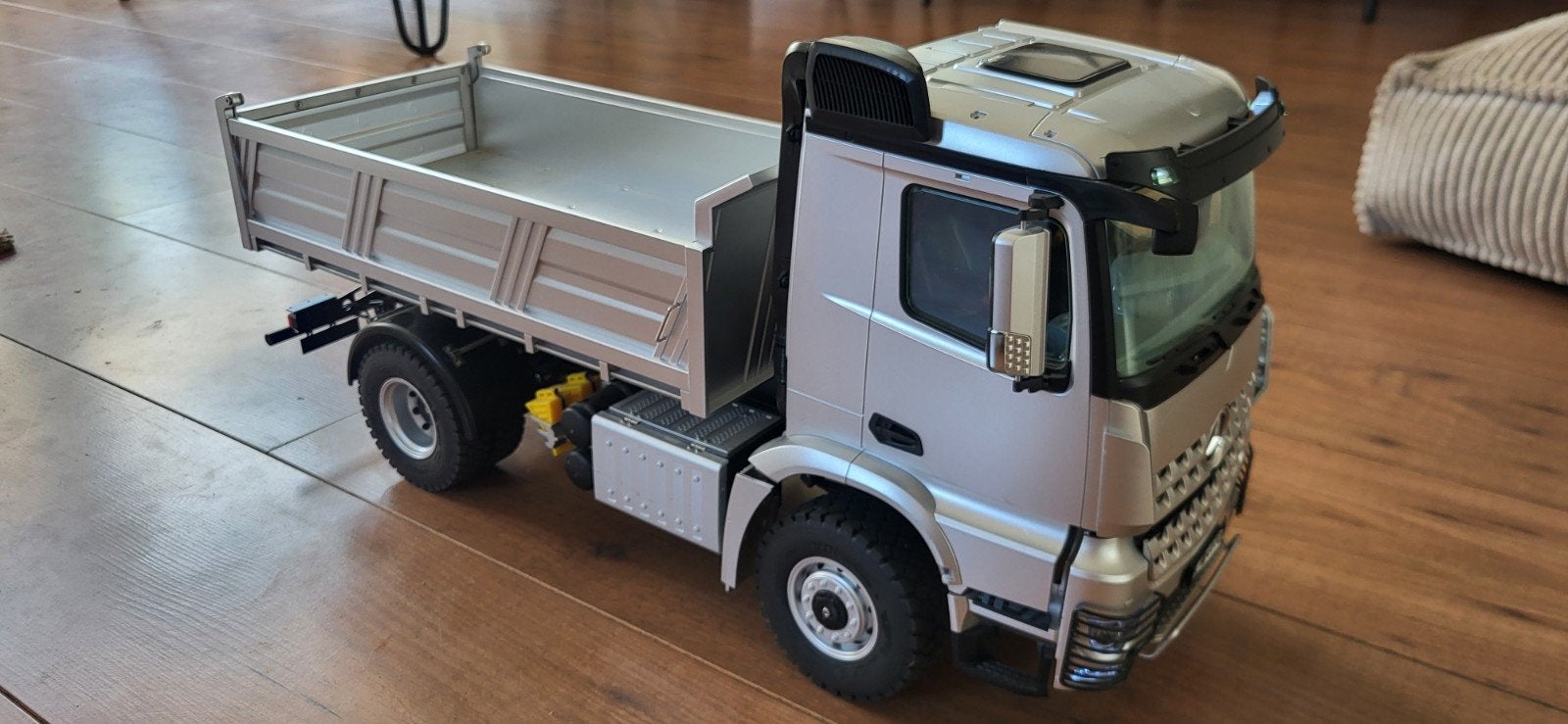 Mercedes-Benz Arocs 4x4 RC Kipper 1:14 RTR, Ophalen of Verzenden, Zo goed als nieuw, Elektro, RTR (Ready to Run)