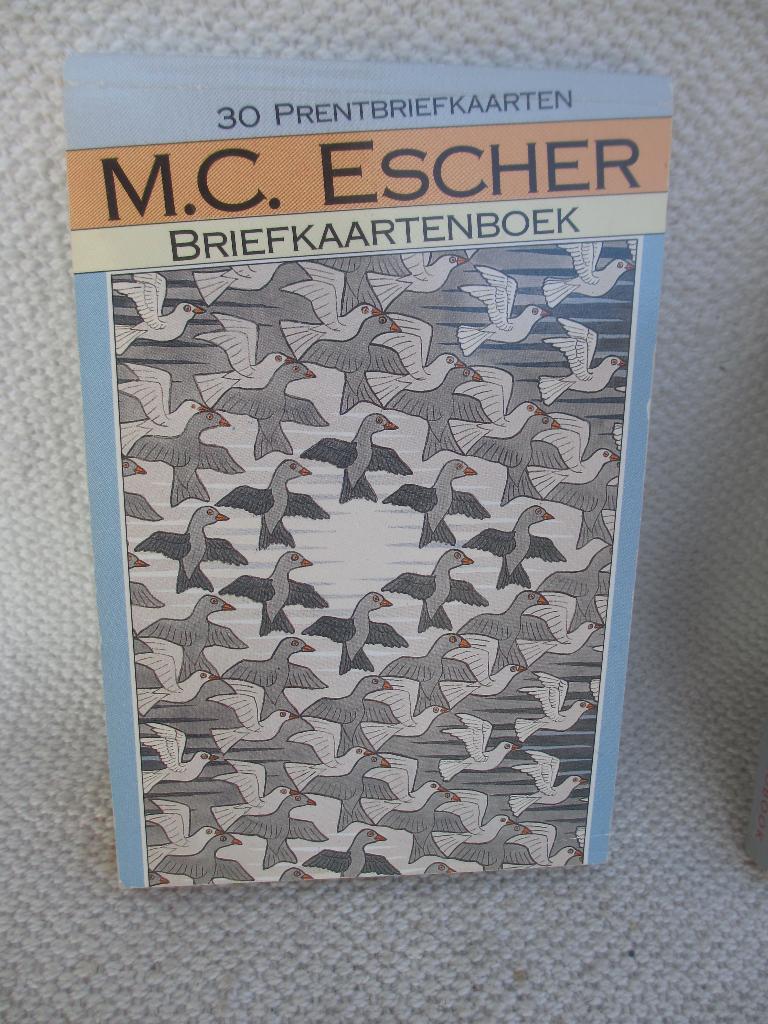 TWEE STUKS M.C. Escher briefkaartenboekjes, Ophalen of Verzenden, 1960 tot 1980, Ongelopen