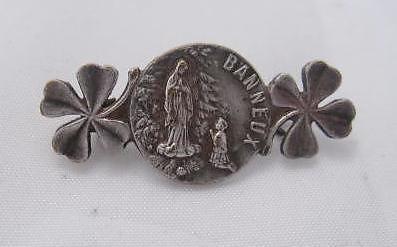 Antieke verzilverde Banneux broche – Onze Lieve Vrouw (4484), Ophalen