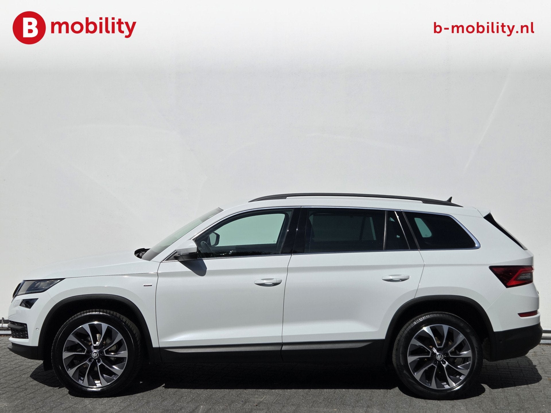 Skoda Kodiaq 1.5 TSI Sportline Business DSG Automaat Trekhaa, Auto's, Skoda, 4 cilinders, 150 pk, Wit, Bedrijf