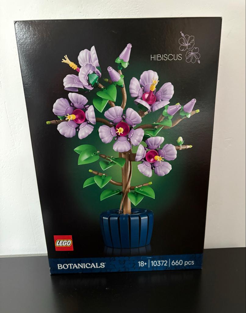 LEGO Botanicals Hibiscus 10372 - Nieuw en Ongeopend, Overige thema's, Lego, Nieuw, Ophalen of Verzenden