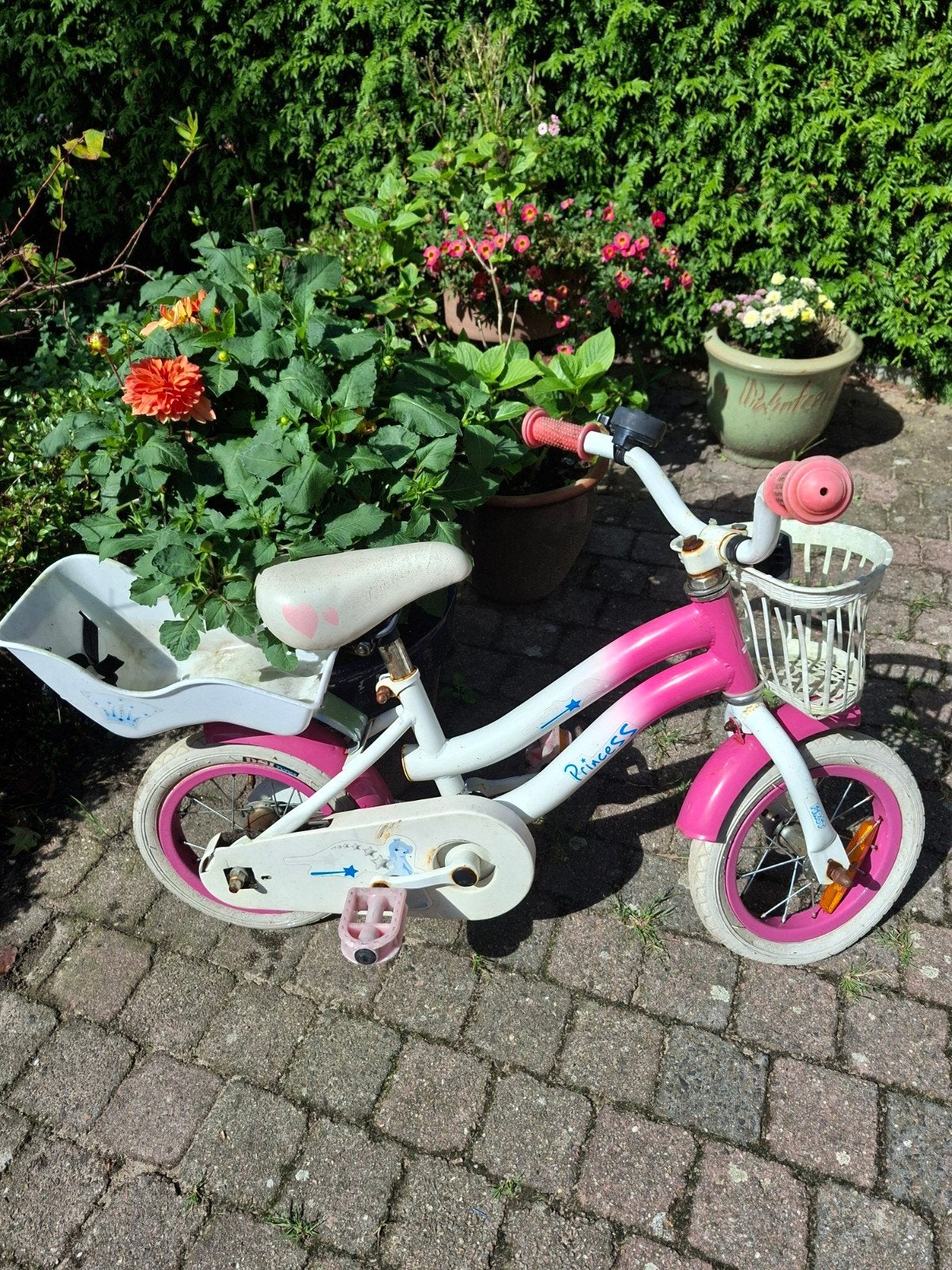 Roze kinderfiets met mandje en zitje 12.5 inch, Fietsen en Brommers, Fietsen | Kinderfietsjes, Ophalen, Terugtraprem, Gebruikt