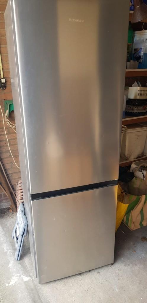 Hisense koel-vries combinatie RVS vrijstaand, Ophalen, 200 liter of meer, Met aparte vriezer, 160 cm of meer