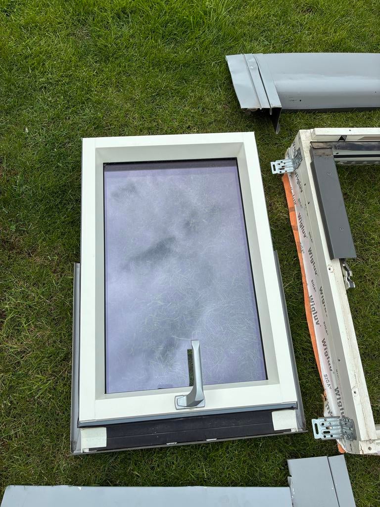 Fakro Dakraam: Binnenmaat: 45x68cm, Buitenmaat: 54x78cm, Ophalen, Gebruikt, Dakraam, Minder dan 80 cm