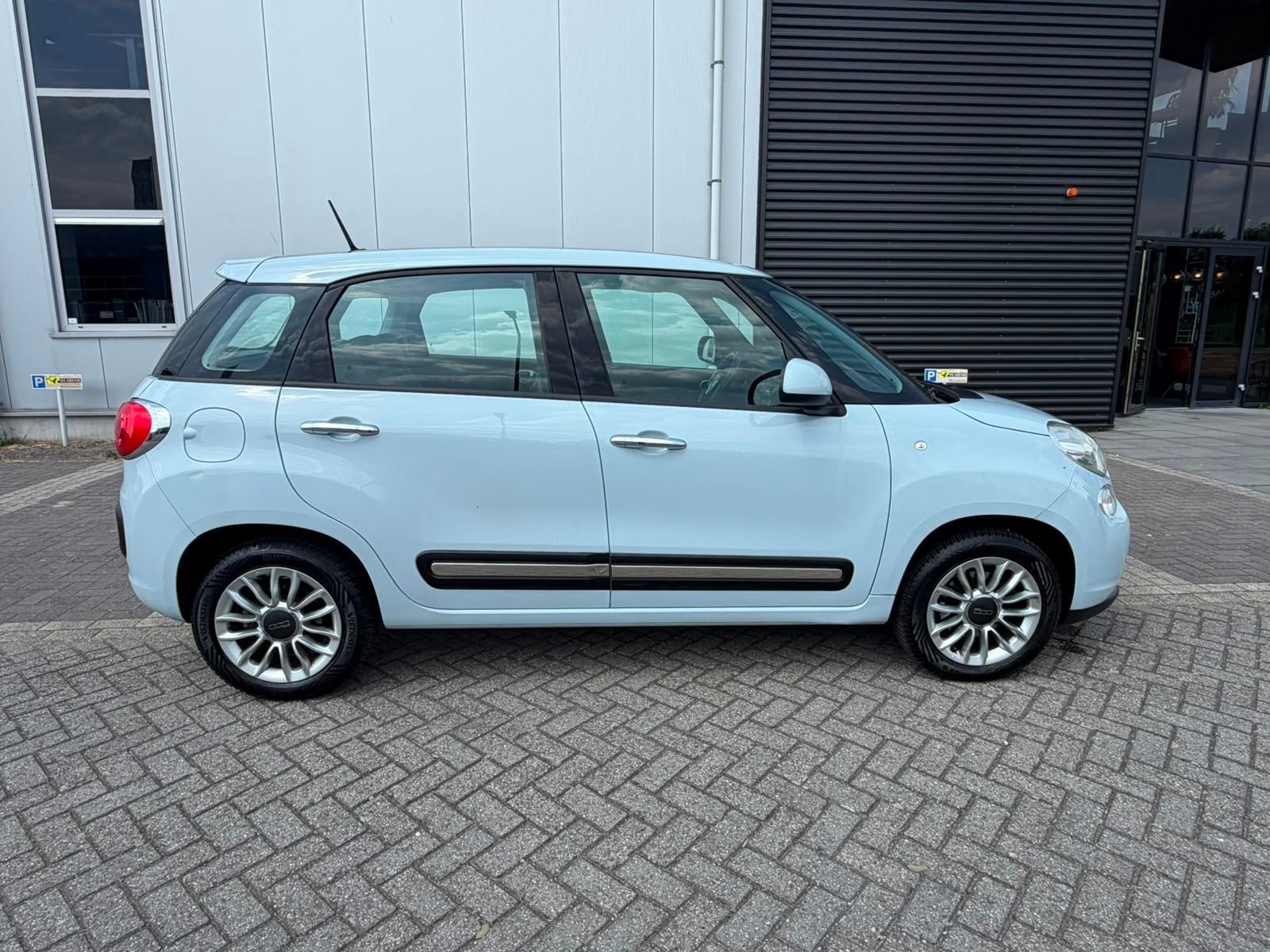 Fiat 500 L 0.9 TwinAir Easy PANO NAVI AIRCO CRUISE, Auto's, Fiat, Gebruikt, Euro 6, Automatische klimaatregeling, Bedrijf
