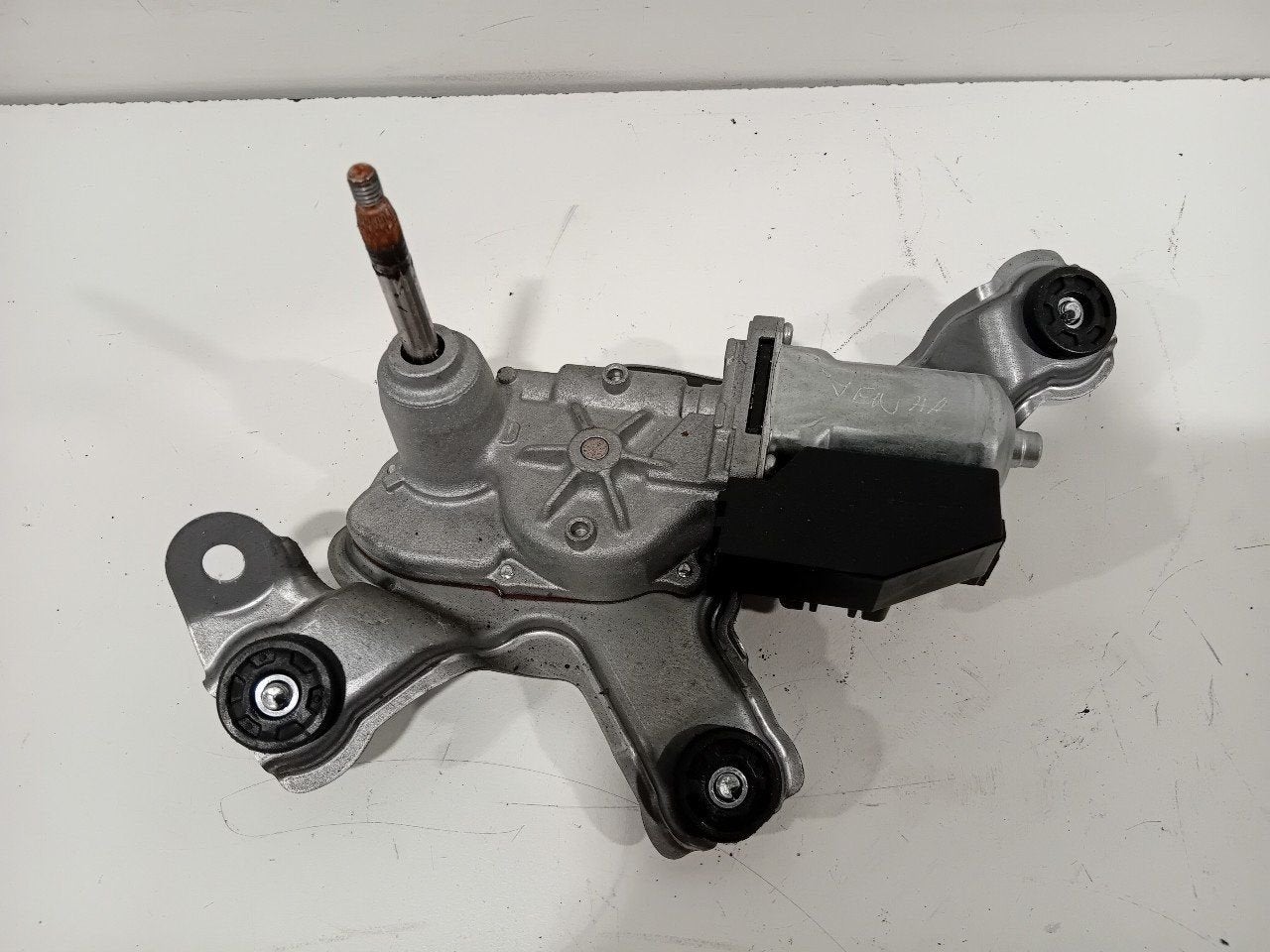 Ruitenwissermotor achter Toyota Avensis, Onderdelen@venauto.nl, Van der Ven Autorecycling B.V., Gebruikt, Ettenseweg 76, 4706 PB Roosendaal, The Netherlands