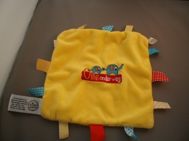 Ollie onderweg knuffeldoekje labeldoek velours geel rondom, Nieuw, Ophalen of Verzenden, Wasbaar, Klein (minder dan 20 cm)
