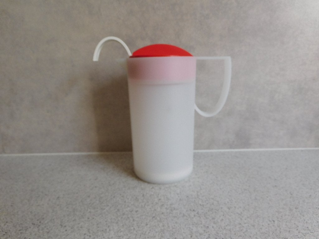 Tupperware Melkopschuimer Rood - 500 ml, Huis en Inrichting, 500 ml, Beker of Kan, Ophalen of Verzenden, Zo goed als nieuw