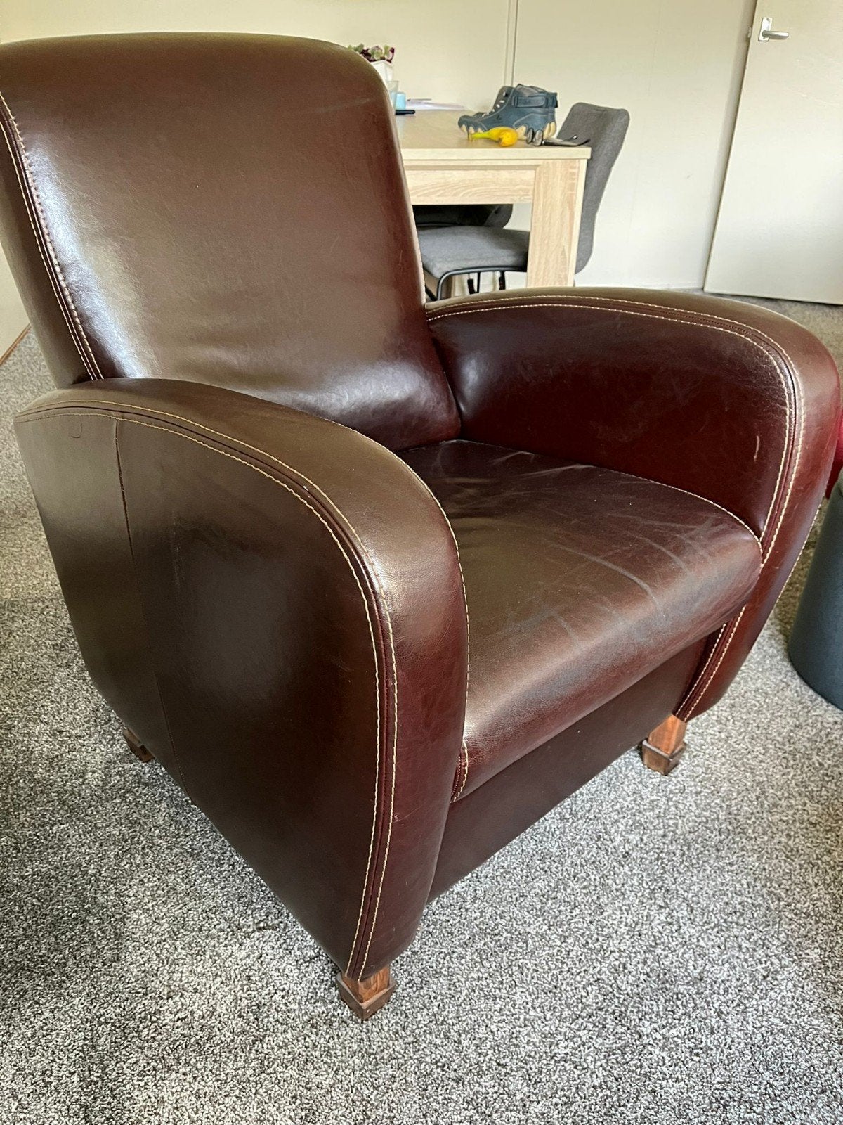 Twee comfortabele bruine leren fauteuils, Huis en Inrichting, Fauteuils, Gebruikt, Klassiek, Comfortabel, Ophalen of Verzenden