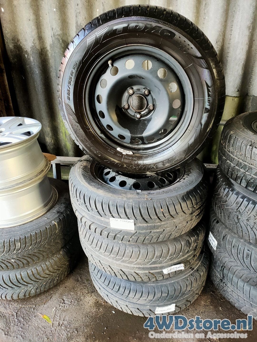 Jeep Renegade Winterbanden TOYO M+S, Auto-onderdelen, -, Banden en Velgen, Gebruikt, 215 mm