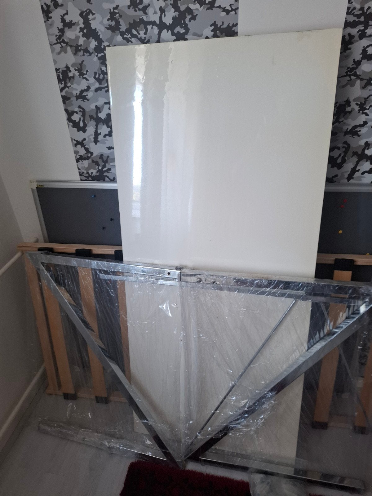 ikea wit buro met metalen frame, Ophalen, Demontabel, Gebruikt, 110 cm