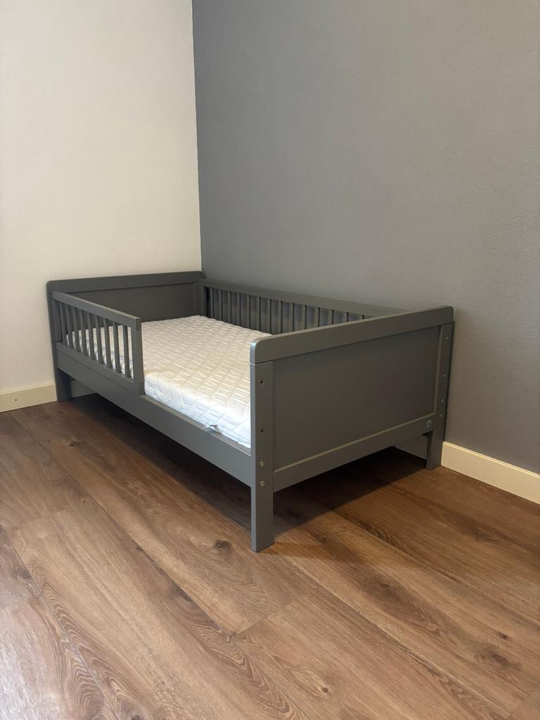 Peuterbed Petit Amélie, Kinderen en Baby's, Kinderkamer | Bedden, Ophalen, Gebruikt, 70 tot 85 cm, 140 tot 160 cm