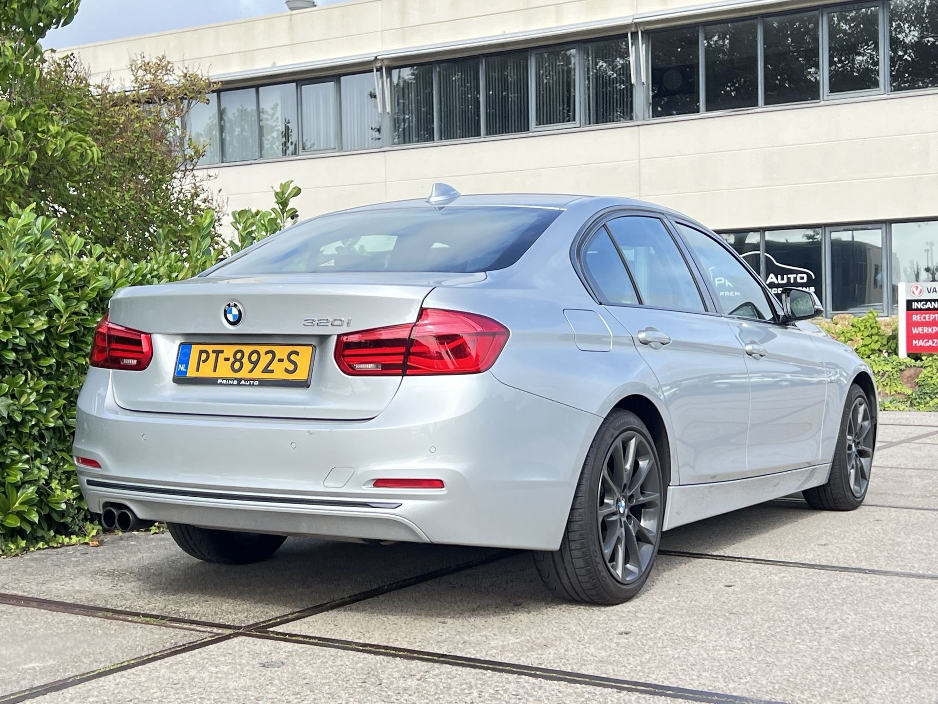 BMW 3-serie 320i Executive |M-SPORT|CRUISE|DEALER ONDERH.|OR, Auto's, 4 cilinders, Origineel Nederlands, 184 pk, Sedan