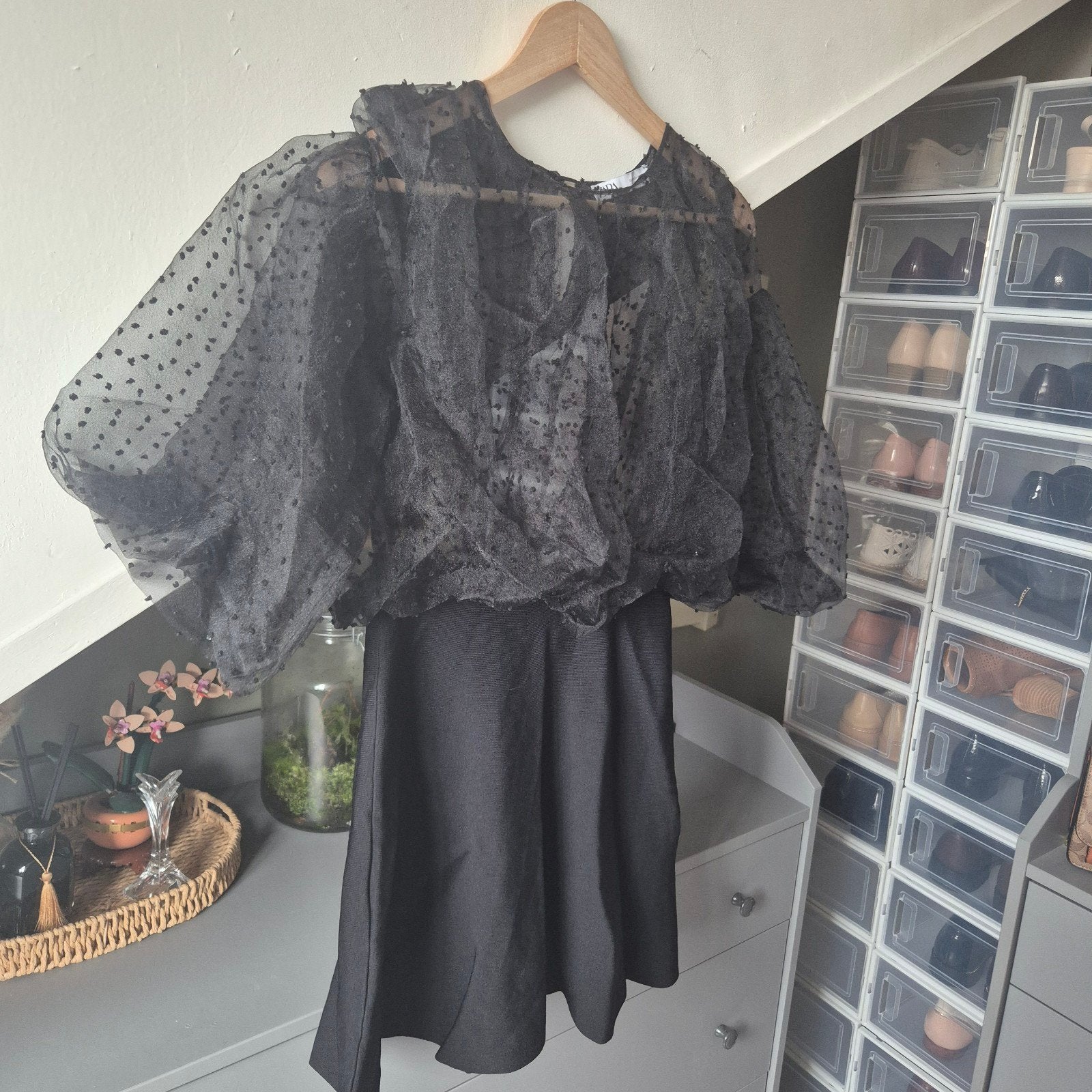 Zwarte mini jurk met mesh stippen top Zara, Maat M, Maat 38/40 (M), Ophalen of Verzenden, Zo goed als nieuw, Boven de knie