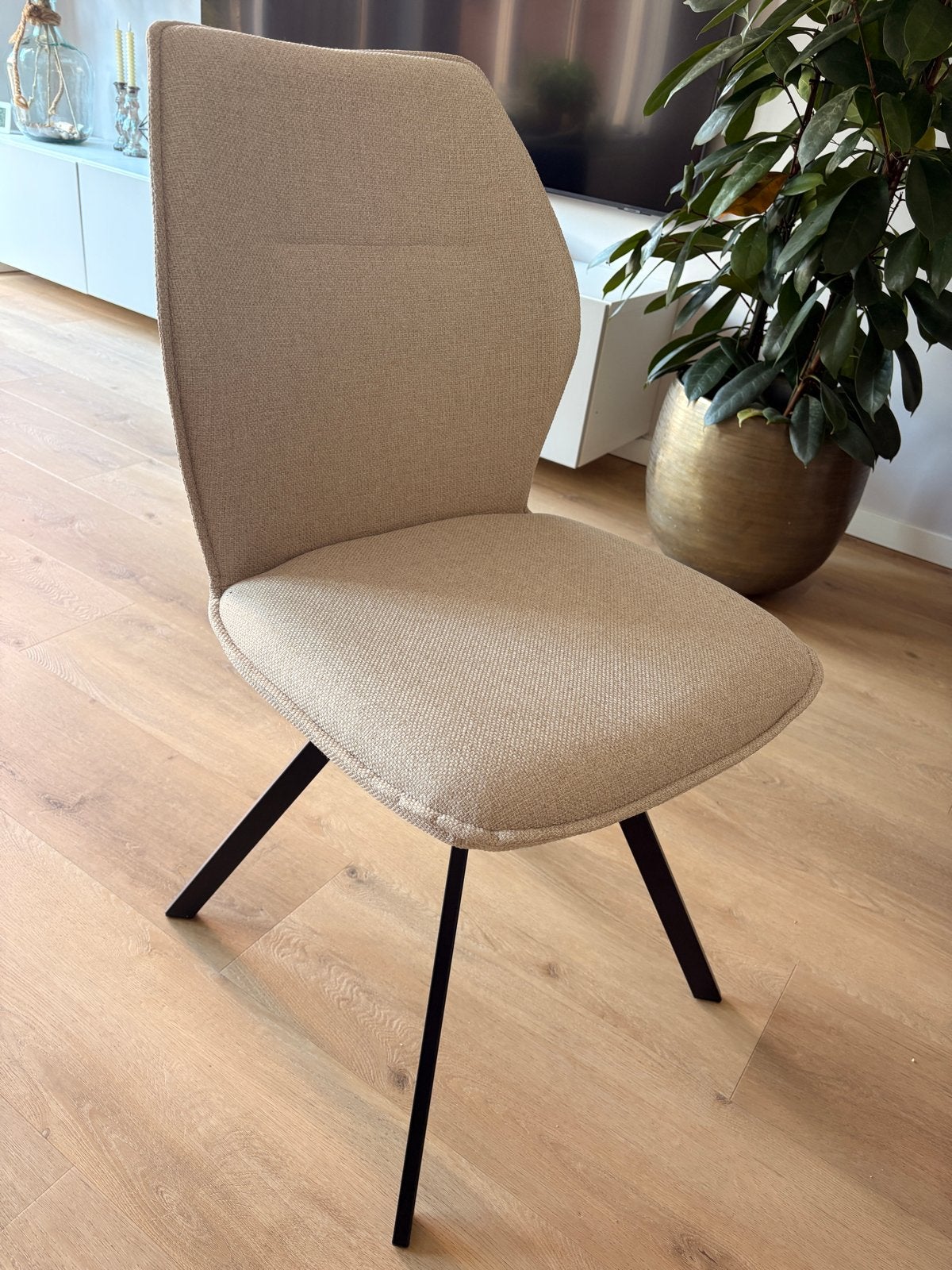 NIEUW! Eetkamerstoel Raffy Leenbakker - Beige, Draaibaar, Overige kleuren, Nieuw, Ophalen of Verzenden, Eén