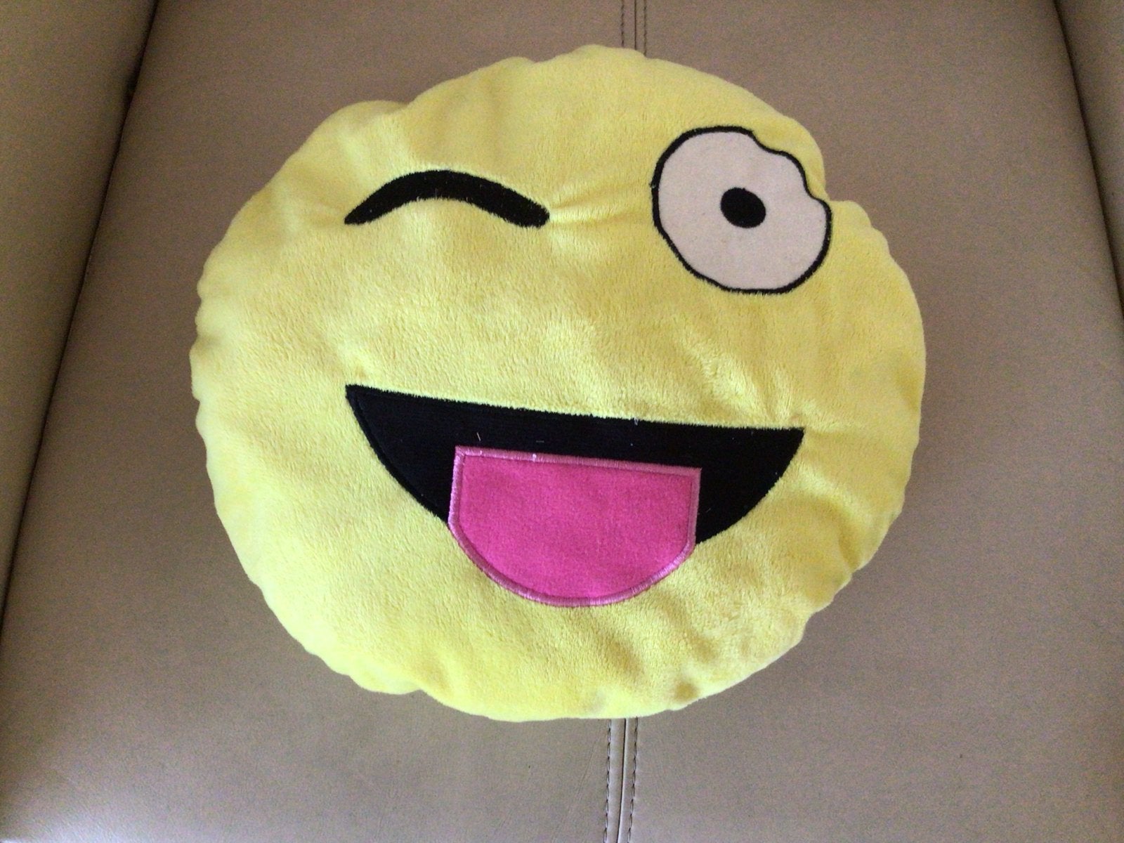 Geel Emoji Kussen - Knipoog & Tong Uit, Overige merken, Rond, Ophalen of Verzenden, Zo goed als nieuw