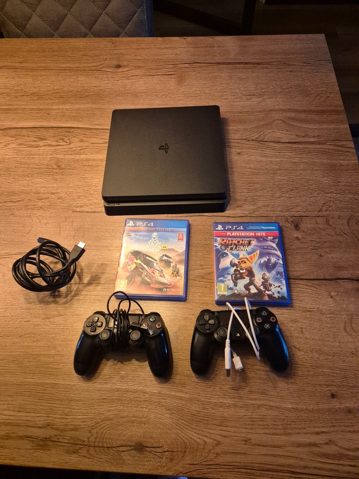 PlayStation 4 Slim 500GB met 2 controllers en 2 games, Ophalen, Met 2 controllers, Zo goed als nieuw, Slim