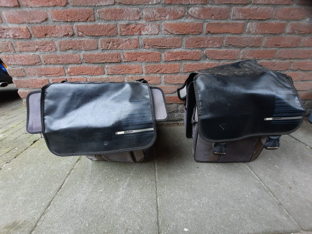 2 Giant fietstassen voor elektrische fiets, verkoop mag p.st, Gebruikt, -, -, Giant