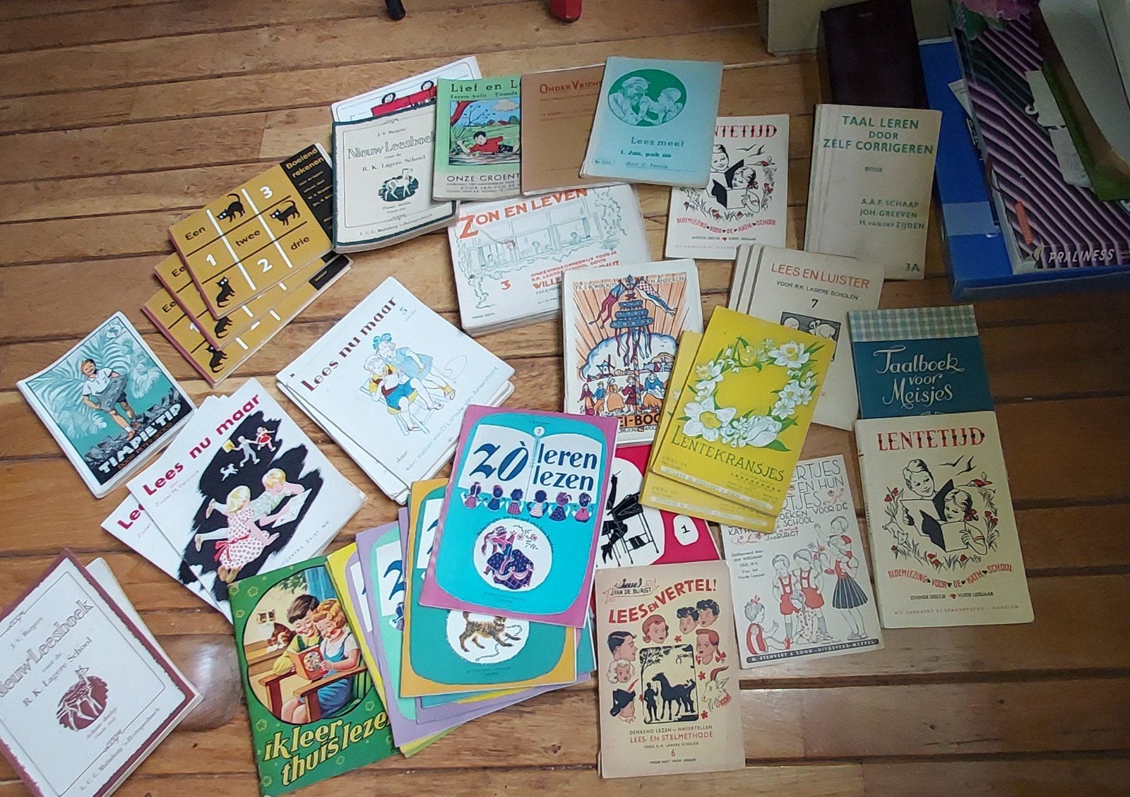 veel oude schoolboekjes in één kavel., Ophalen of Verzenden