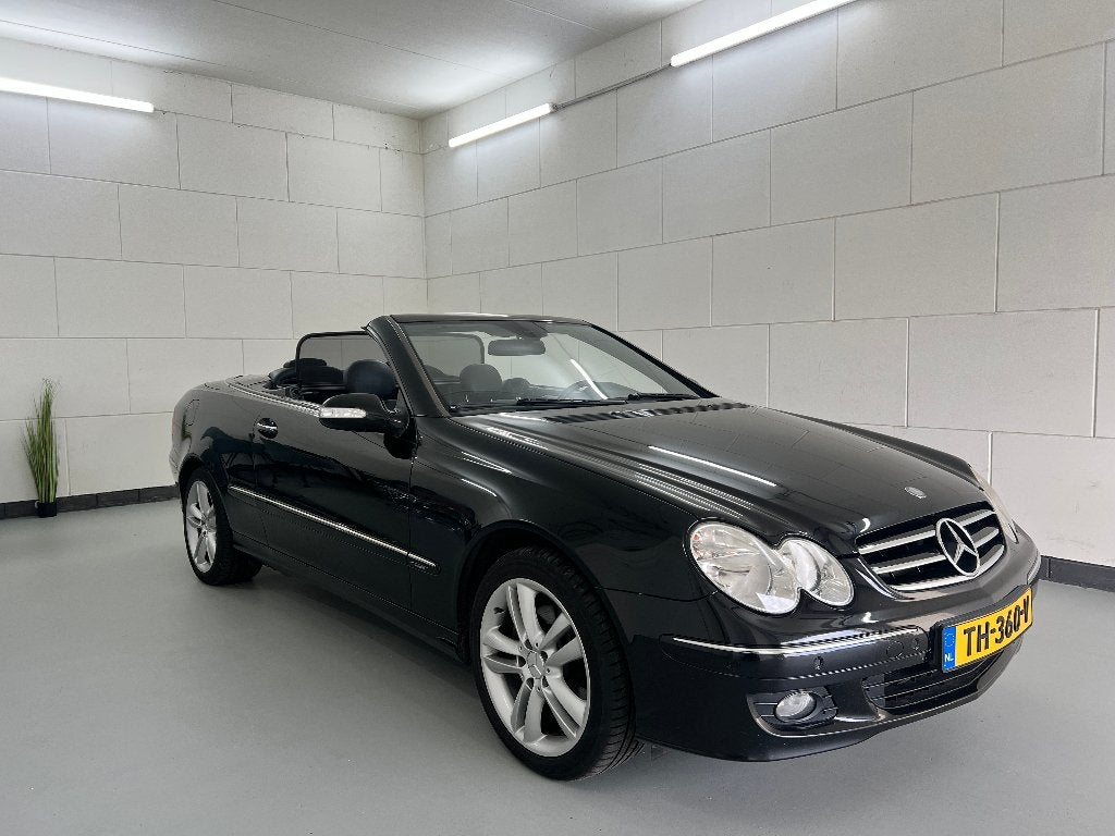 CLK 200K Cabrio Zwart Aut. | Leder | Stoelverw. | Trekhaak, Achterwielaandrijving, Zwart, Cabriolet, 4 stoelen