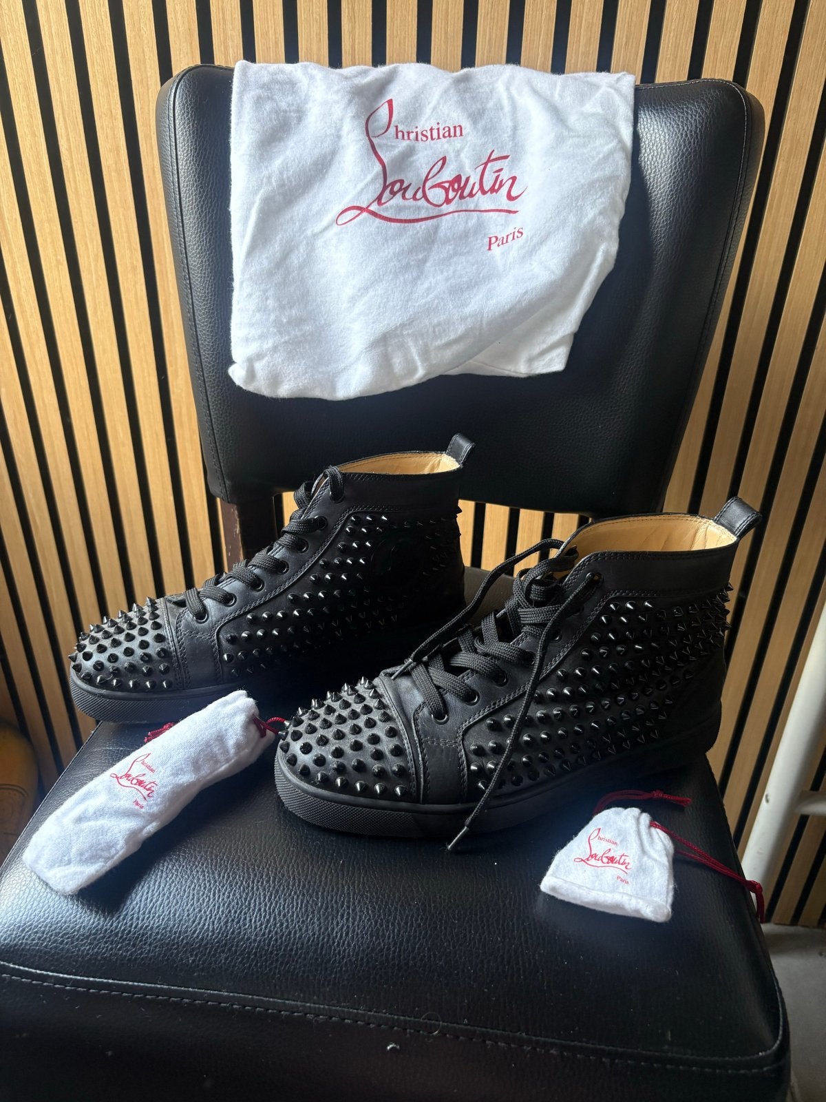 Louboutin schoenen - Zo goed als nieuw - Maat 41, Kleding | Heren, Ophalen, Zo goed als nieuw, Zwart, Sneakers of Gympen