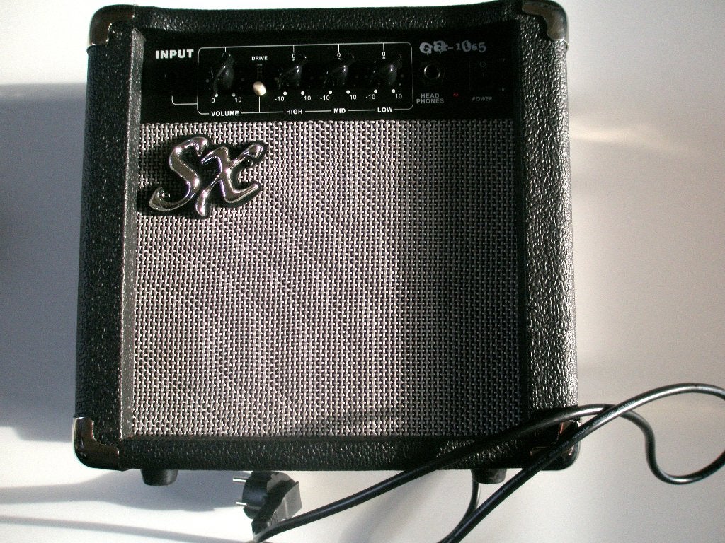 GITAARVERSTERKER:   GA-1065 - 10W RMS, 8 Ohm, afme, Ophalen of Verzenden