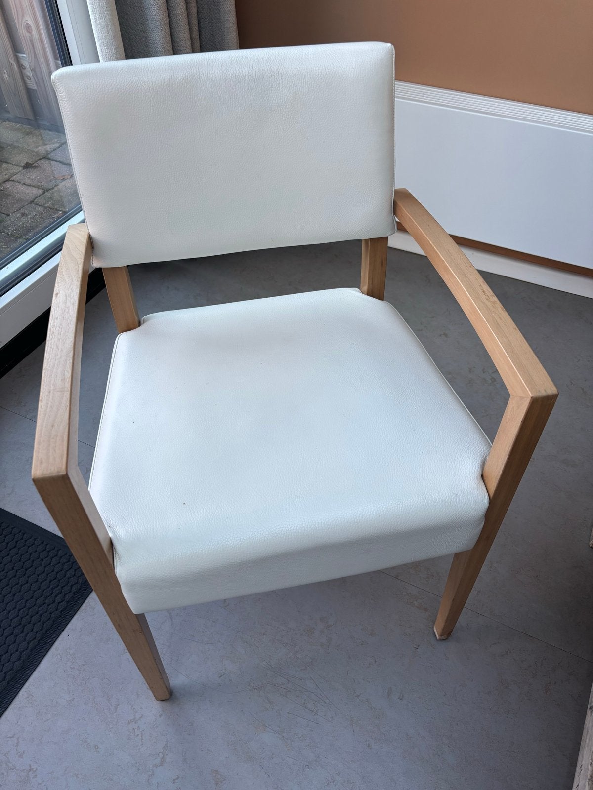 Mobitec stoel, Huis en Inrichting, Ophalen, Wit, Hout, Zo goed als nieuw