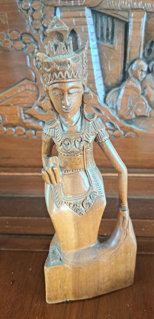 Houten Balinese Danseres Beeldje - Handgesneden, 21 cm, Ophalen of Verzenden, Handgemaakt, 20 - 50 cm, Beeld