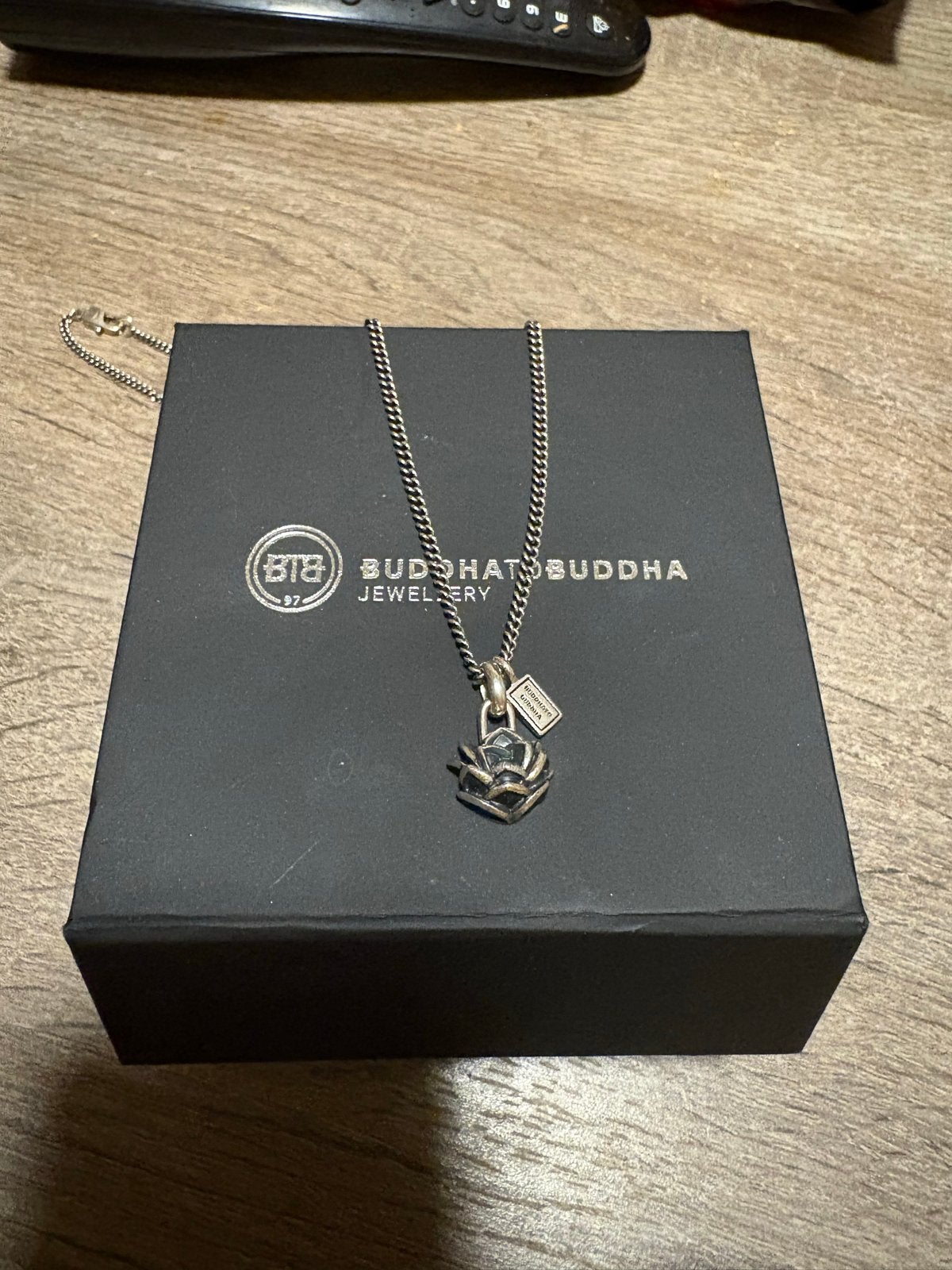 Buddha to Buddha Ketting met lotus Hanger - Zilver, Ophalen, Zo goed als nieuw, Zilver, Met hanger