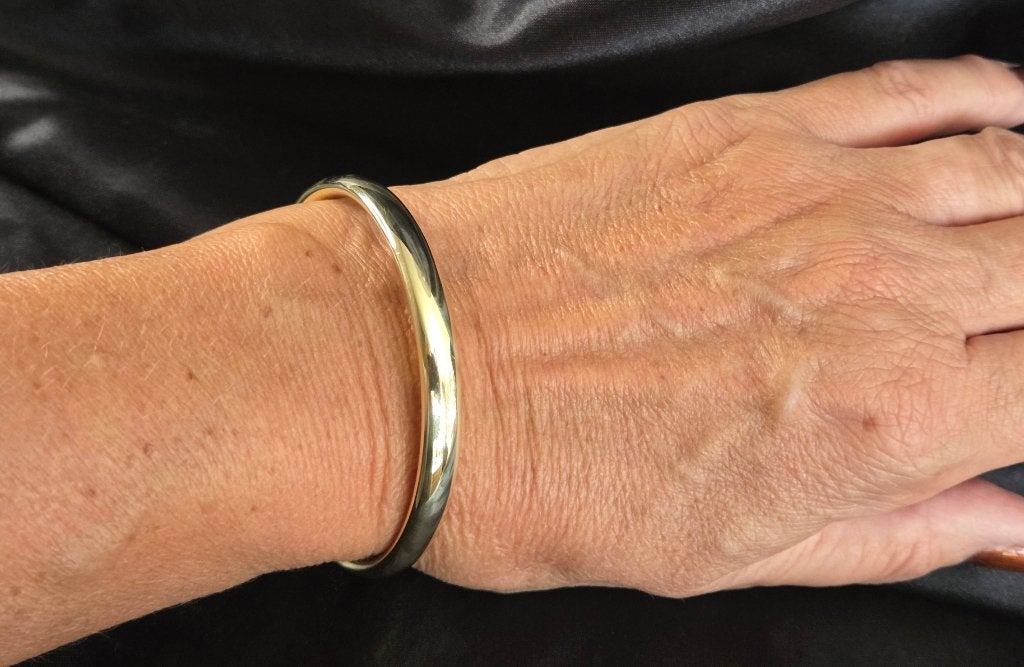 Gouden classic bangle/slavenarmband. 2026/682.  20.2 Gram.