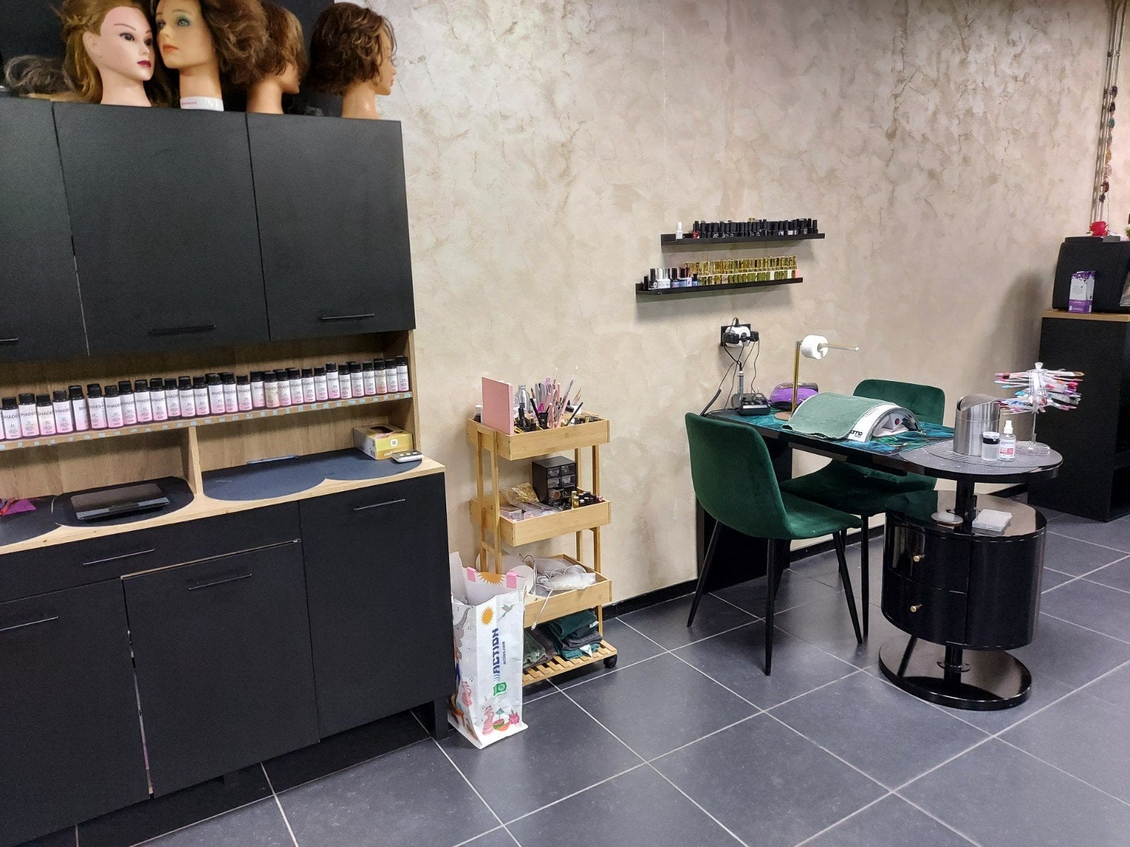 Volledig ingerichte kapsalon/schoonheidssalon te huur, Huur, Winkelruimte