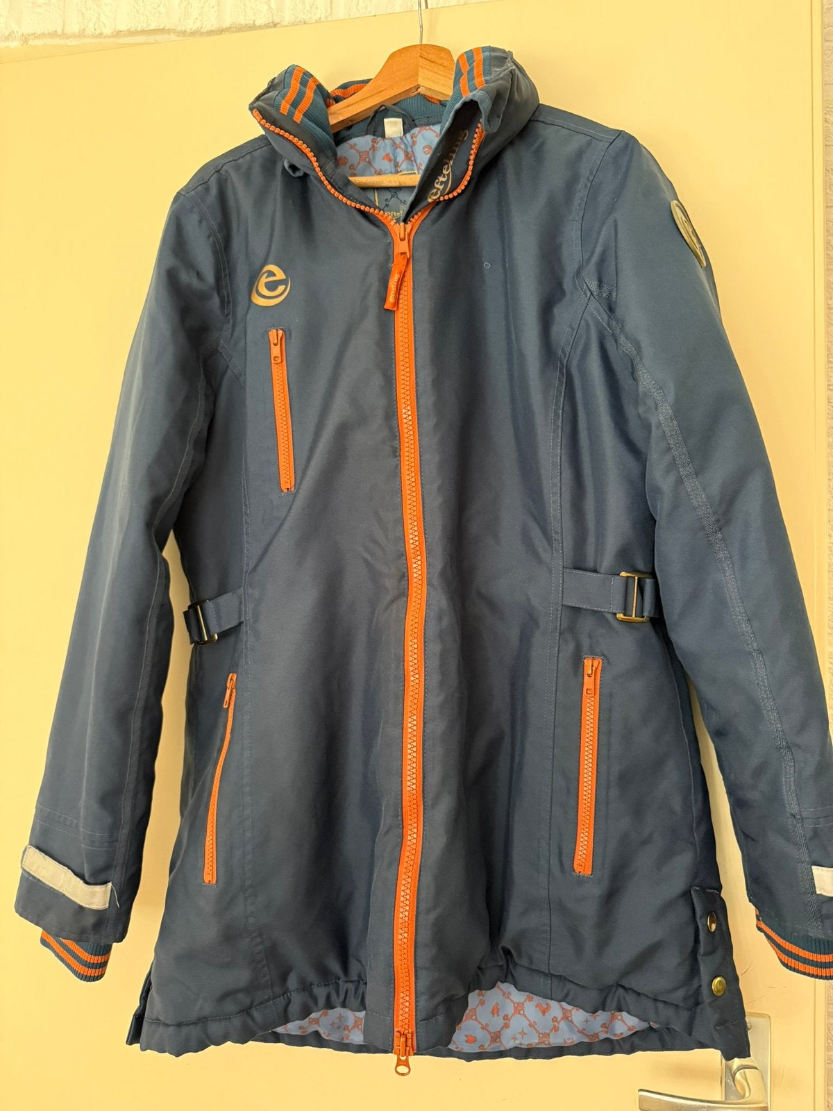 Efteling personeels winterjas, Verzamelen, Efteling, Verzenden, Zo goed als nieuw, Kleding