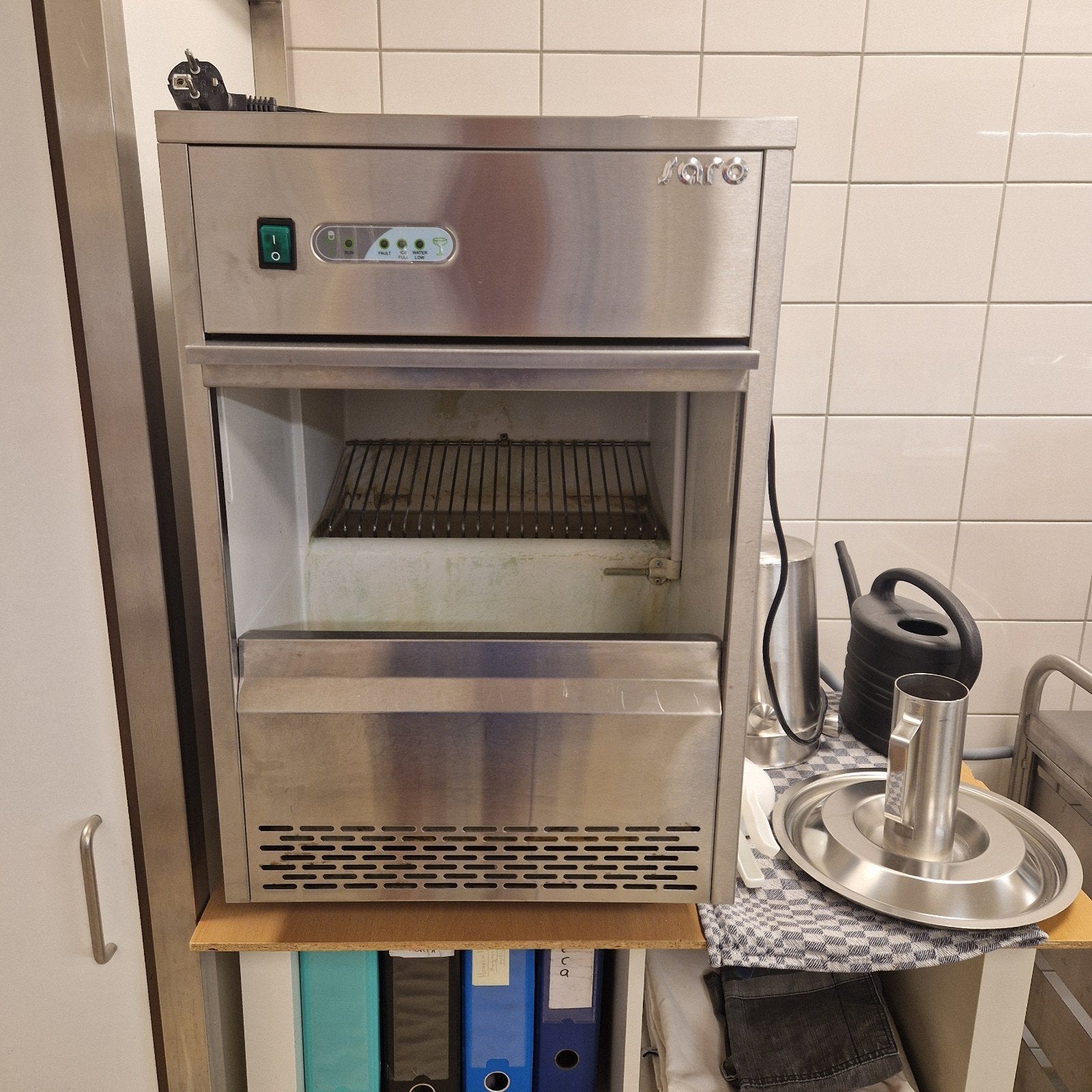 Professionele Saro IJsblokjesmachine - RVS, Ophalen, Gebruikt