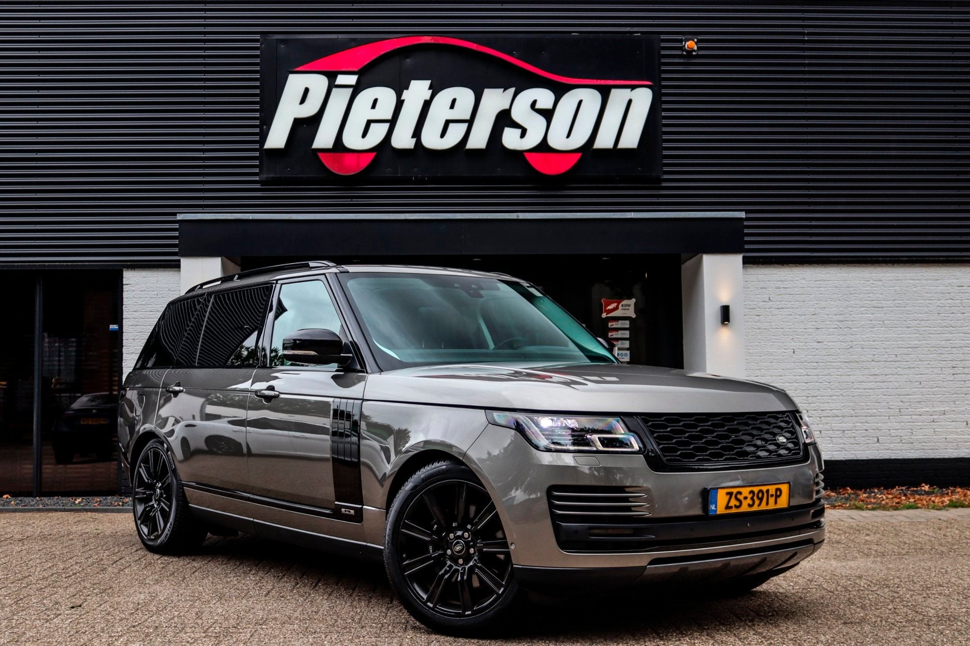Land Rover Range Rover 2.0 P400e LWB !BTW! TREKHAAK 360 NAP, Auto's, Automaat, Dealer onderhouden, Gebruikt, 4 cilinders