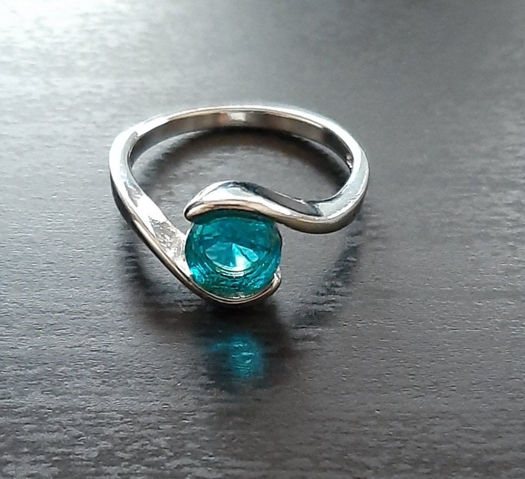 Prachtige blauwe ring maat 17.8mm, Overige materialen, Gretannl@yahoo.com, Nieuw, Ophalen of Verzenden