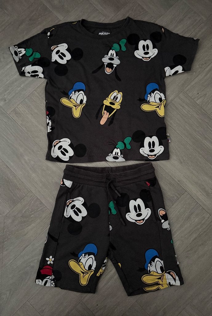 Stoere Mickey Mouse set, maat 110, Kinderen en Baby's, Kinderkleding | Maat 110, Zo goed als nieuw, Jongen, Setje, Verzenden