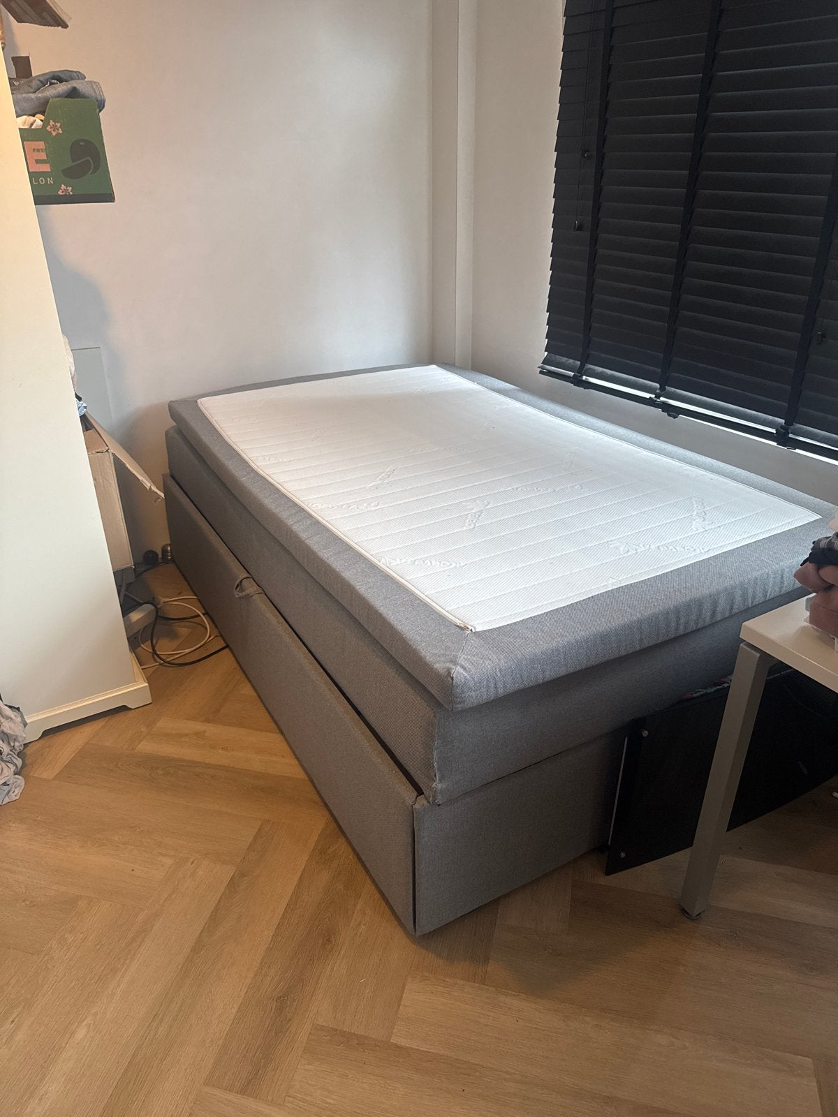 Eenpersoons boxspring met opbergruimte - Grijs, Ophalen, Eenpersoons, Zo goed als nieuw, 120 cm