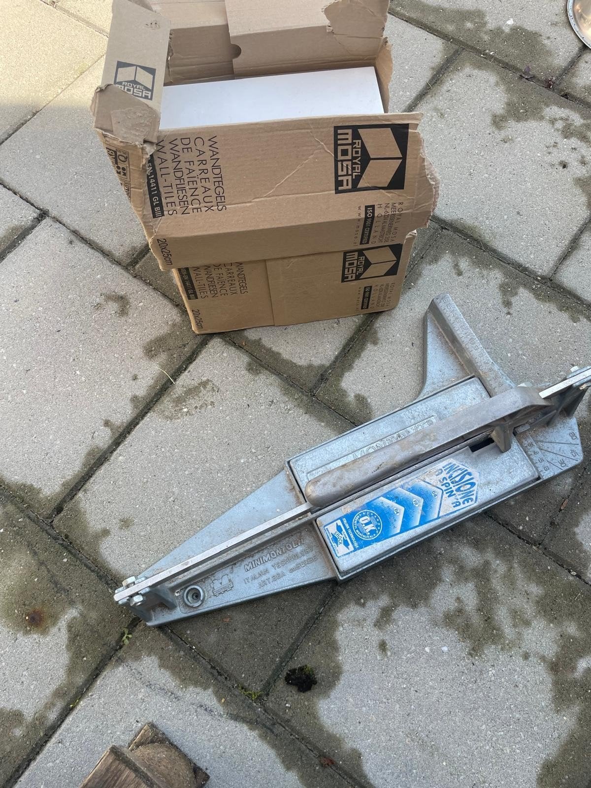 Tegelsnijder en tegels, Ophalen, Gebruikt, 20 tot 40 cm, Minder dan 5 m²