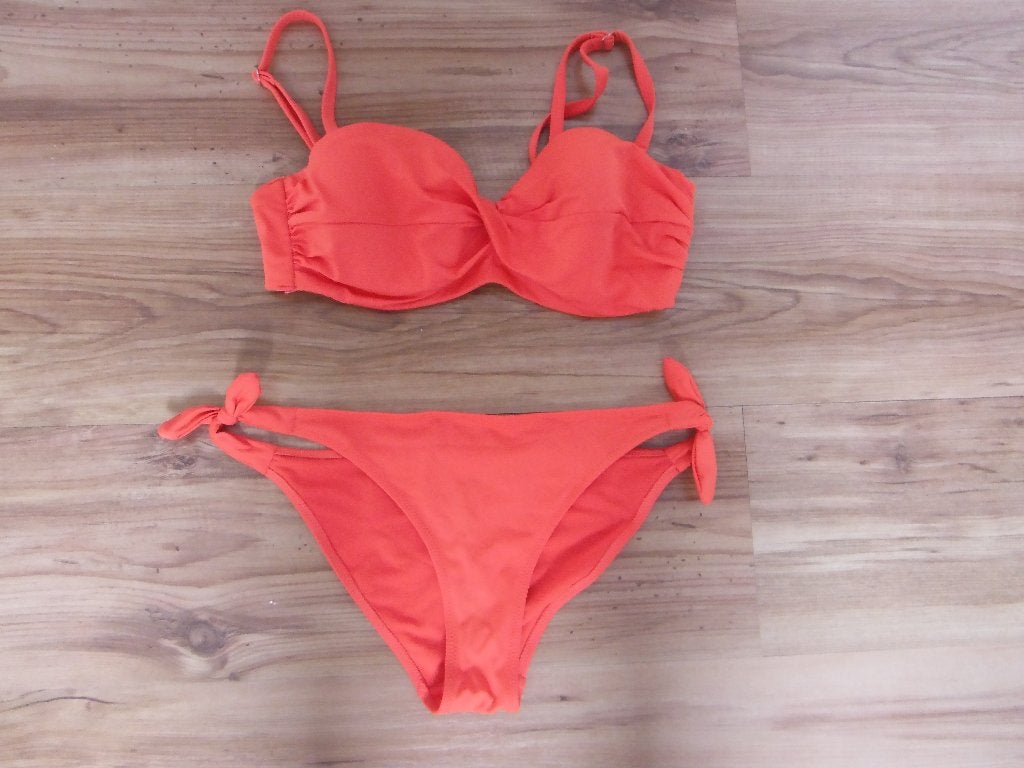 diverse zgan bikini's, mt S/M met tops 80C, Kleding | Dames, Verzenden, Zo goed als nieuw, Rood, Bikini