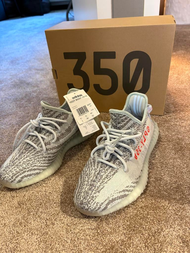 Adidas Yeezy Boost 350 V2 Blue Tint - Nieuw in doos, Kleding | Heren, Schoenen, Ophalen of Verzenden, Nieuw, Blauw, Sneakers of Gympen