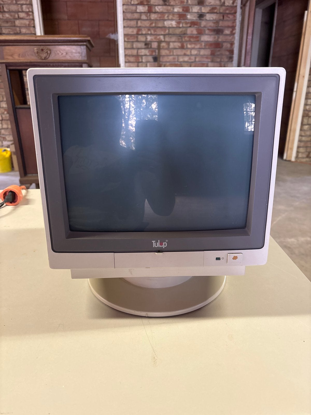 Vintage Tulip Computers CRT Monitor - Model MON-01 03-12, Ophalen