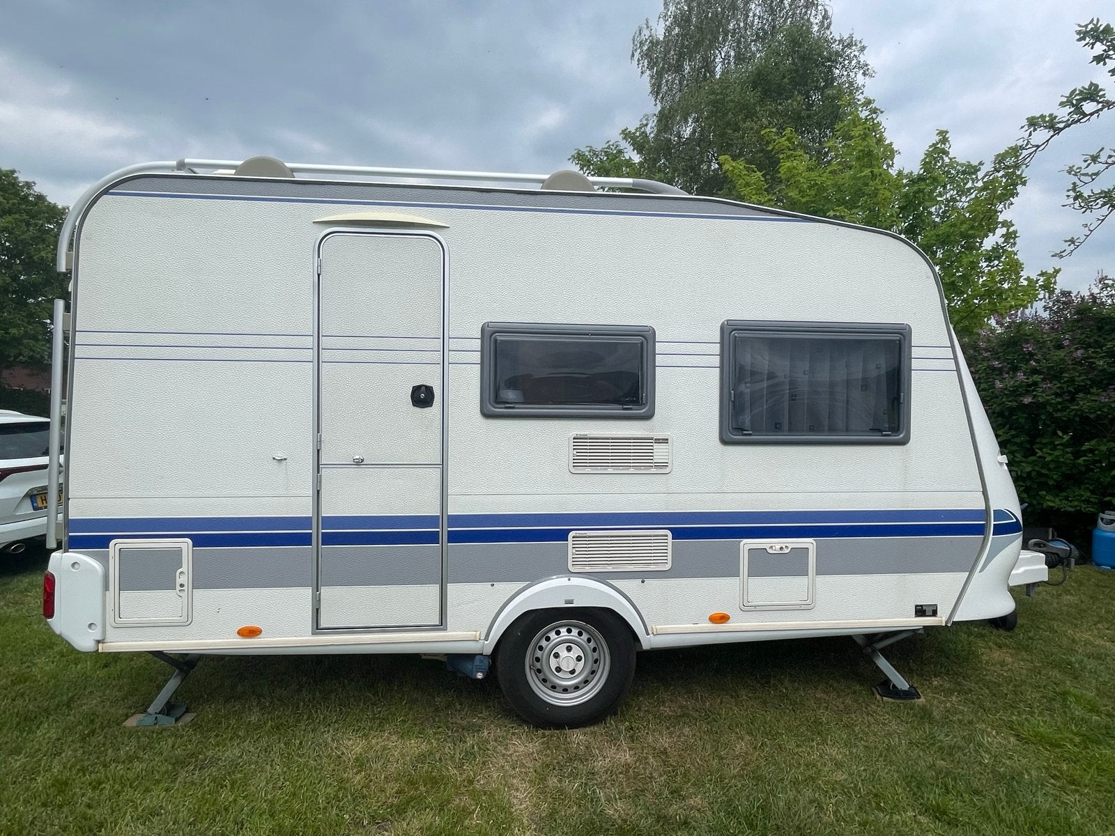 Hobby 400 SF de Luxe Easy - Compacte caravan met mover, Hobby, Treinzit, Particulier, 5 tot 6 meter
