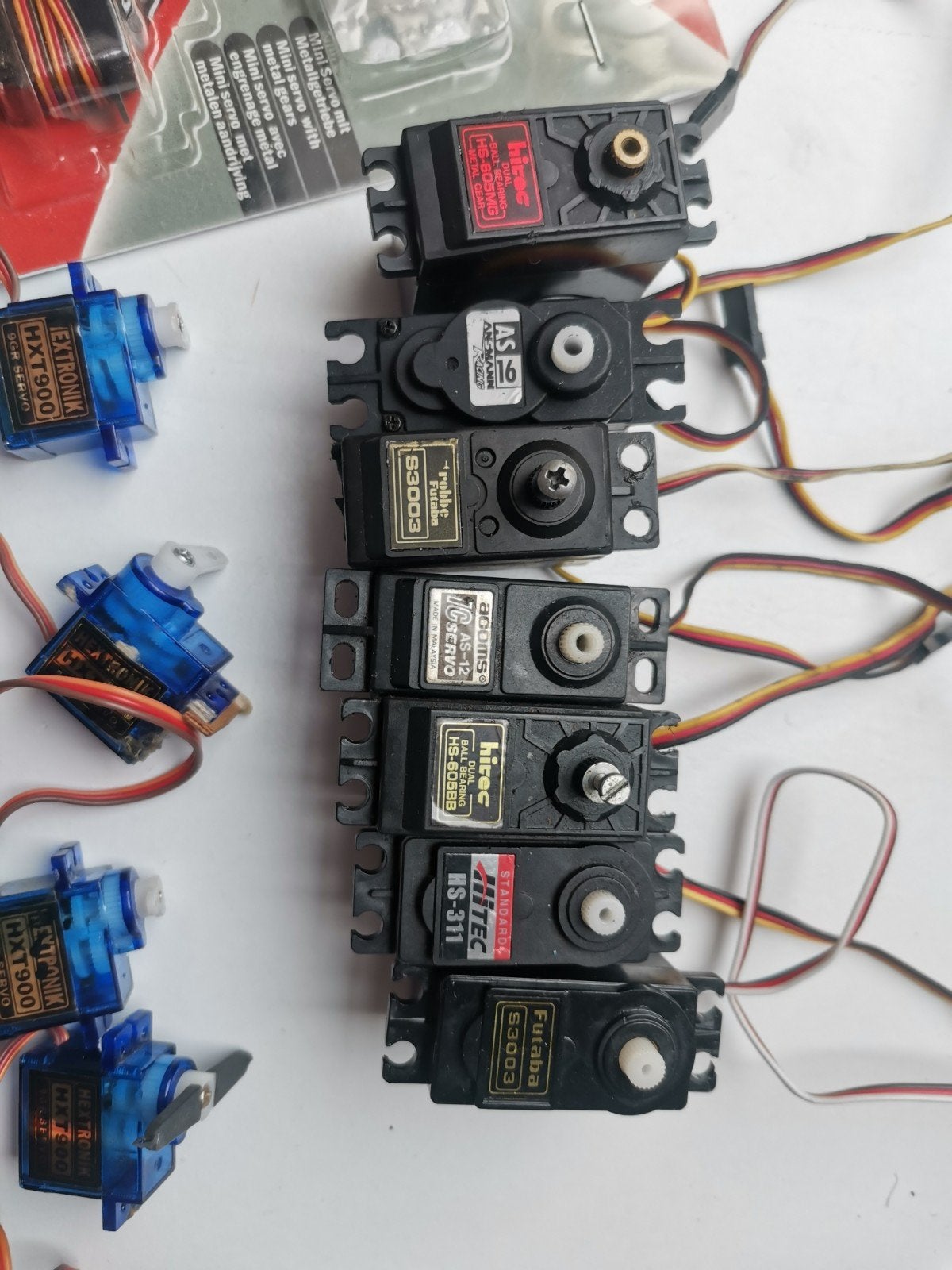 Diverse Servo's: HXT900, Hitec, Futaba en meer, Ophalen of Verzenden