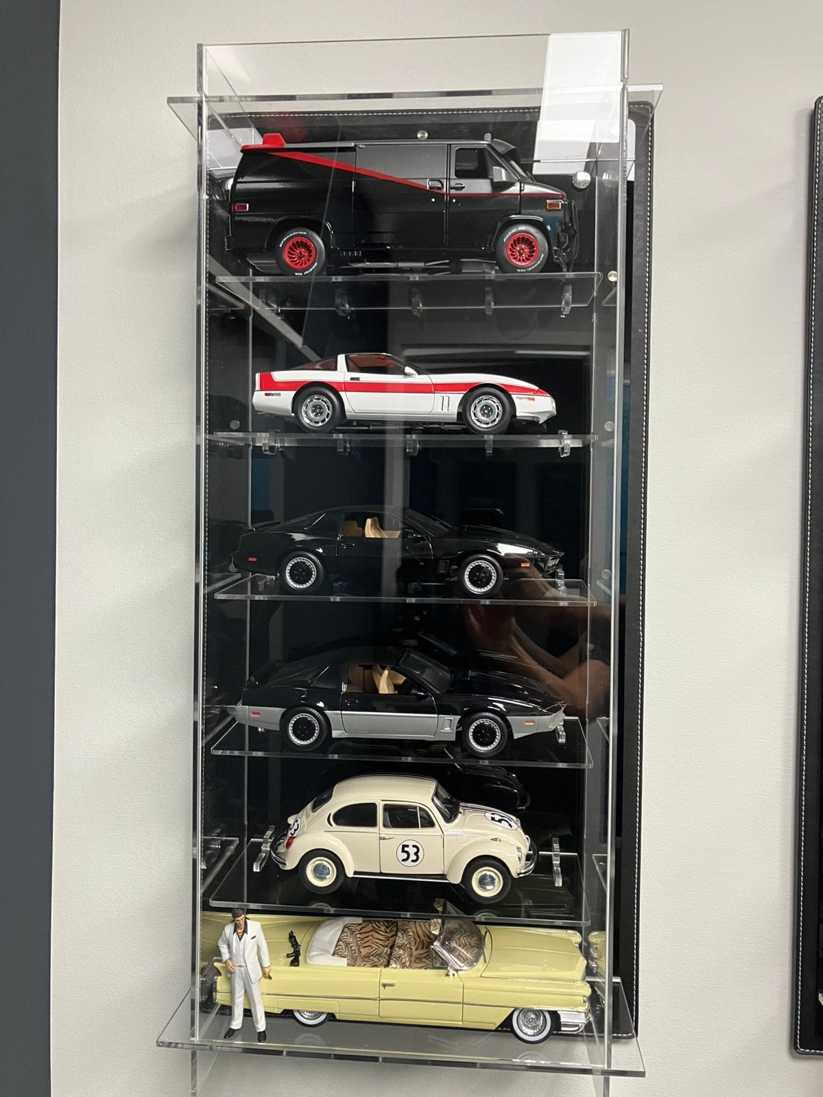 Filmauto’s 1:18 + luxe display, Ophalen of Verzenden, Zo goed als nieuw