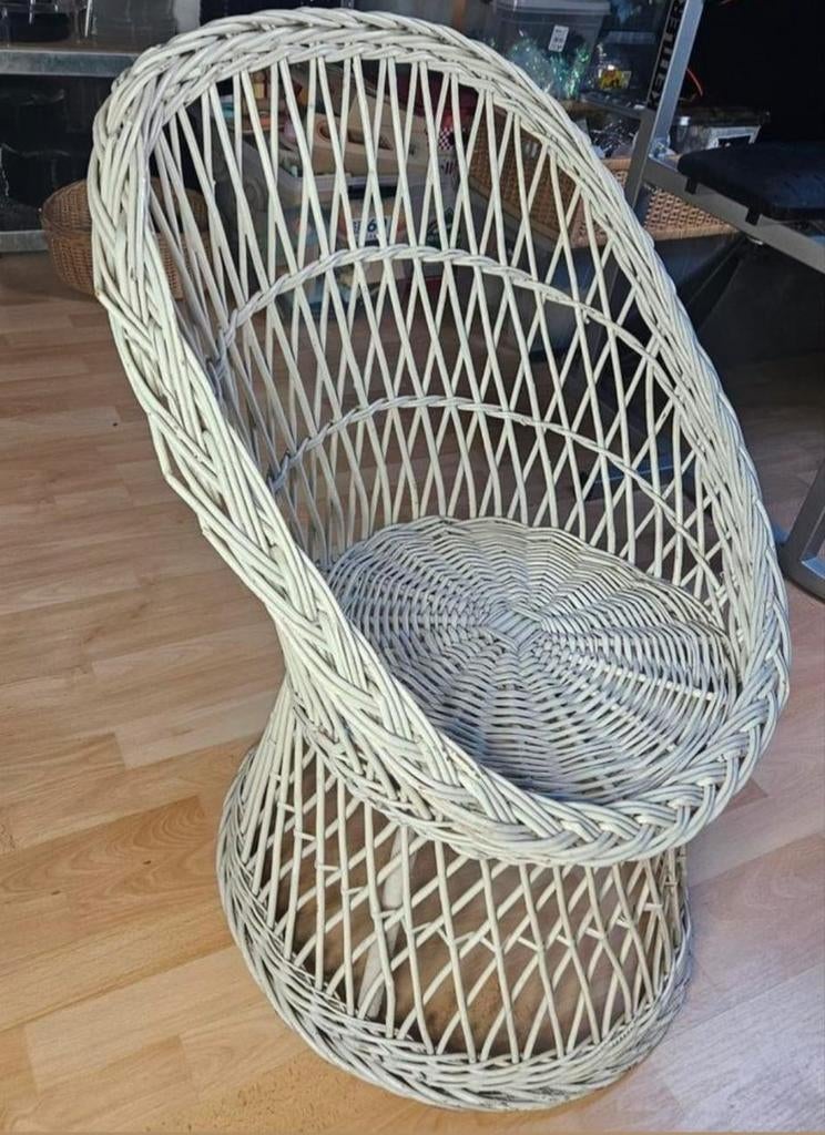 Witte Rotan Pauwenstoel / Bijzondere Stoel, Huis en Inrichting, Stoelen, Ophalen, Gebruikt, Wit, Riet of Rotan
