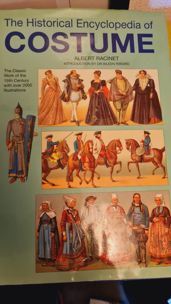 The Historical Encyclopedia of Costume - Albert Racinet, Boeken, Ophalen of Verzenden, Gelezen, Overige onderwerpen, Albert Racinet