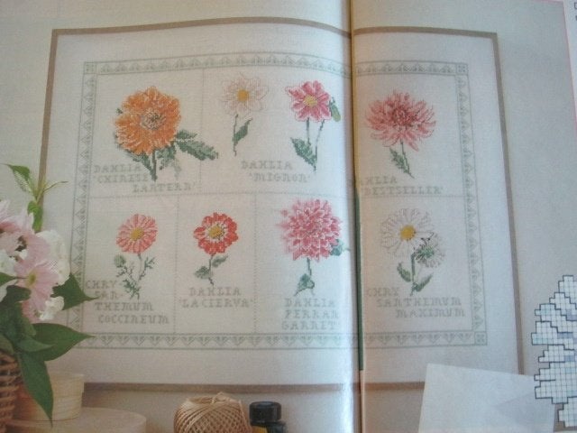 Borduurpatroon  Bloemen merklap   nr 8898, Verzenden, Nieuw, Handborduren, Patroon