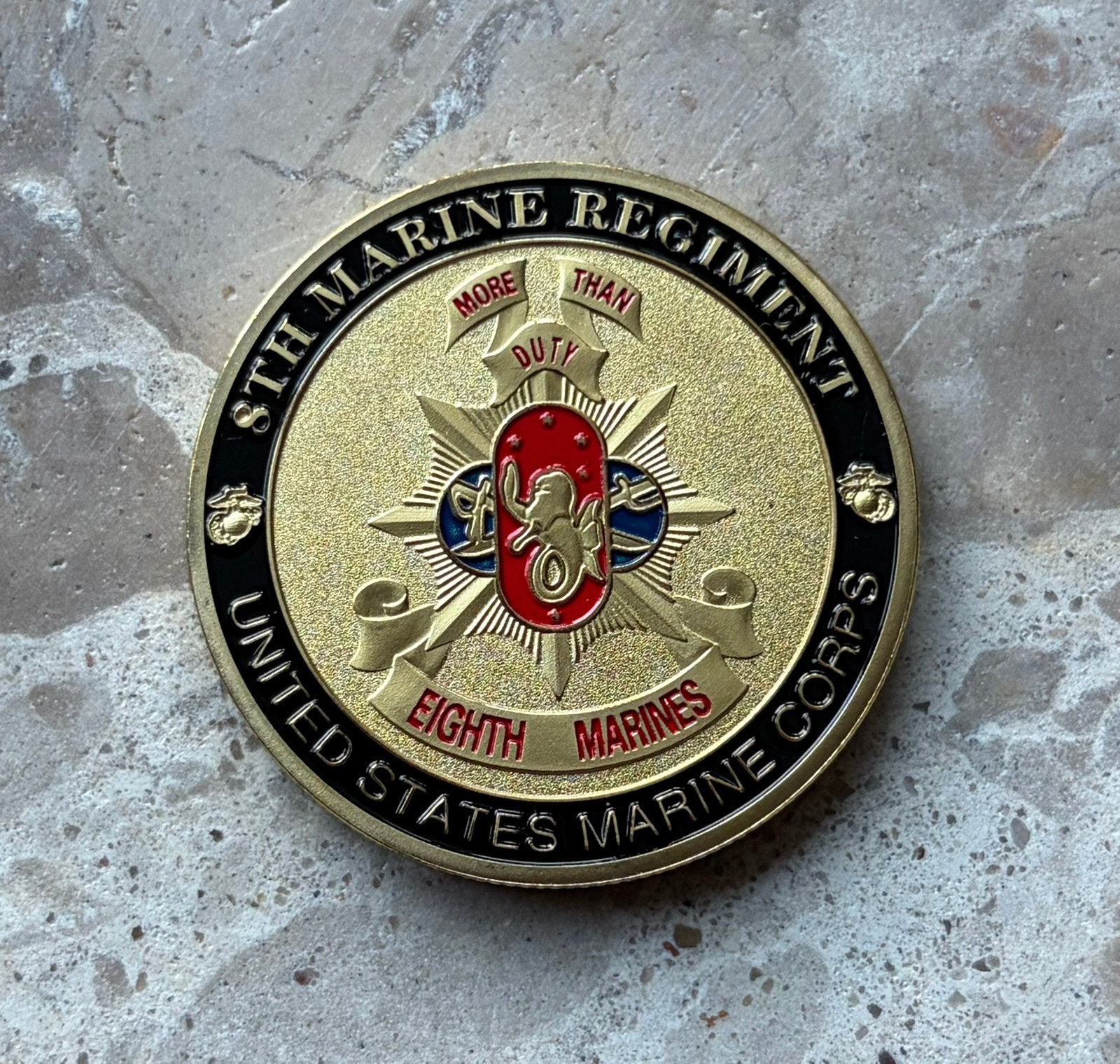 US Marine Corps 8th marine regiment coin, Ophalen of Verzenden, Marine, Amerika, Embleem of Badge