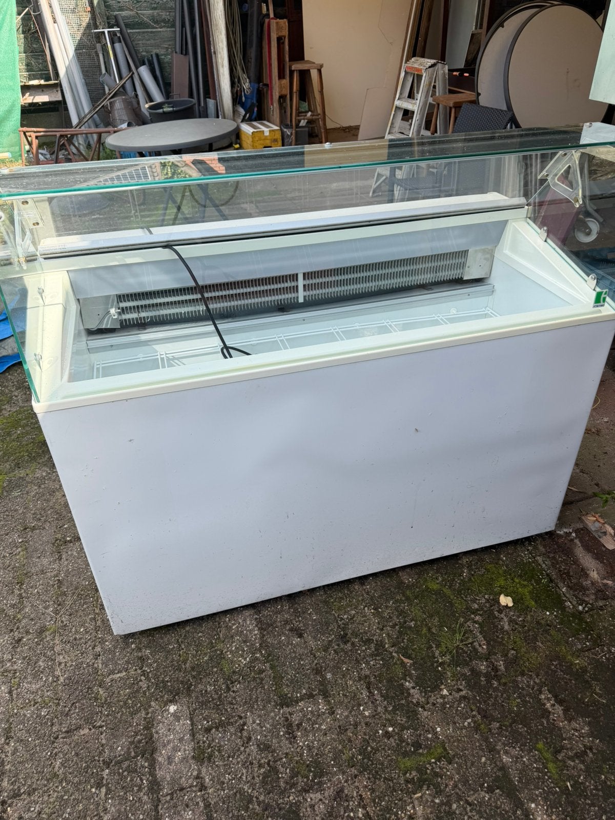 Ijs vitrine, Ophalen, Zo goed als nieuw